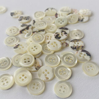 Trocas pearl buttons